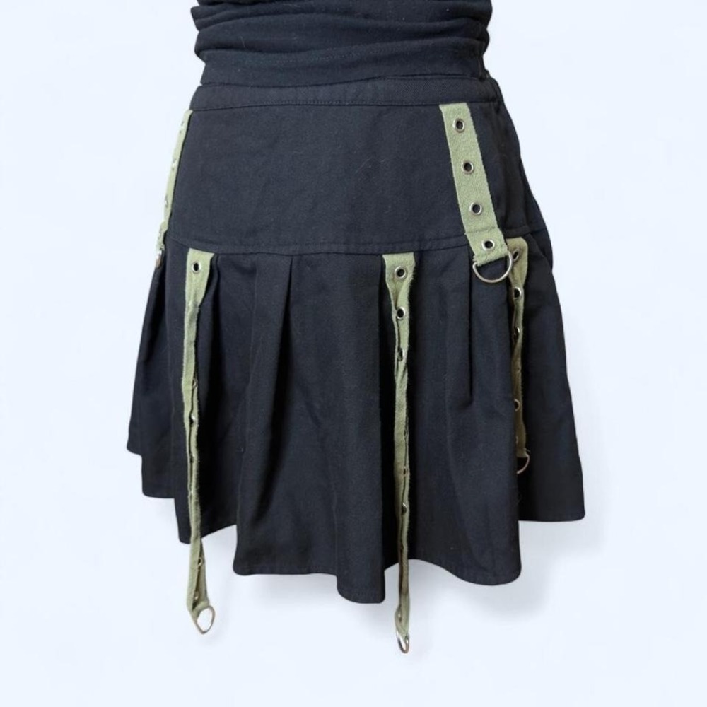 Social Collision‎ black pleated mall goth mini skirt with olive bondage straps - Picture 2 of 8